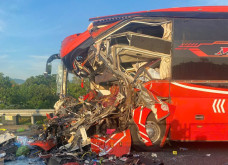 Va chạm trên cao tốc Đà Nẵng – Quảng Ngãi, 2 người tử vong, nhiều người bị thương