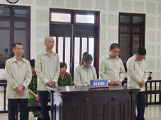Bán ma túy để có tiền tiêu xài, 5 bị cáo lĩnh án