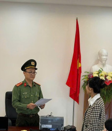 Khởi tố 3 cô gái vận chuyển tiền trái phép qua biên giới