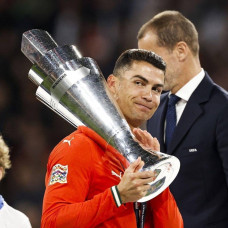 Cristiano Ronaldo & giọt nước mắt của sự dồn nén