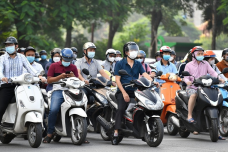 Hà Nội đề xuất 3 mức hỗ trợ tiền mặt khi đổi xe xăng sang xe điện