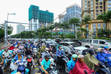 Phân làn xe máy, ô tô có theo vết xe đổ?