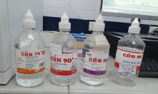 Cồn y tế giả khiến nhiều người ngộ độc, tổn thương não