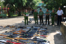 Công an tỉnh Trà Vinh tiêu hủy hơn 1.500 vũ khí, vật liệu nổ và công cụ hỗ trợ