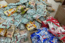 Công nghệ 'phù phép' hàng tấn kẹo Trung Quốc thành hàng Nhật