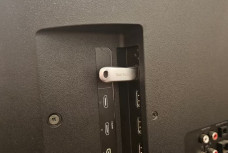 Những rủi ro tiềm ẩn khi sử dụng cổng USB trên Smart TV