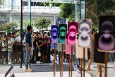 Lần đầu tiên trong lịch sử, iFan Việt không phải ra nước ngoài xếp hàng mua iPhone