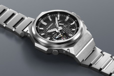 Casio ra mắt G-Shock thép không gỉ, dùng pin năng lượng mặt trời