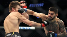 Ronaldo bất ngờ lấn sân sang đấu võ MMA, gửi lời chúc mừng U17 Bồ Đào Nha