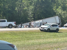 Xe buýt chở khách du lịch Trung Quốc và Philippines gặp nạn ở Mỹ, nhiều người tử vong