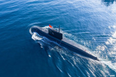 Lần đầu chiêm ngưỡng tàu ngầm Kilo 636 'hố đen đại dương' diễu binh trên biển