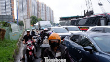 Vạch kẻ chằng chịt, người dân như đi vào mê trận ở nút giao lớn nhất TPHCM
