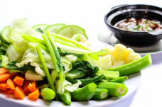 Sai lầm khi ăn rau luộc để giảm cân, cô gái 24 tuổi sốc khi biết mình bị biến chứng do viêm tụy cấp