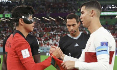 Vượt qua Ronaldo, Son Heung-min giành giải thưởng châu Á danh giá