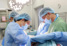 Người mẹ trẻ đột ngột ngừng tim sau khi con trai chào đời 15 phút