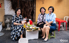 Quán bánh gối 43 năm đông khách ở Hà Nội, ông chủ tiết lộ bí quyết