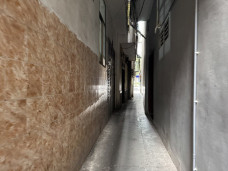 Mua nhà 6 tỷ trong ngõ vừa một xe máy, cả năm chưa bán nổi