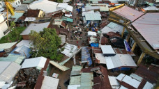 Chợ, nhà máy, đường phố tan hoang sau bão Kalmaegi