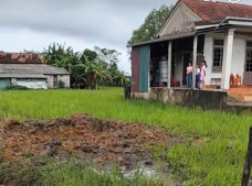 Nguyên nhân vụ nổ kinh hoàng giữa ruộng lúa áp nhà dân ở Quảng Trị