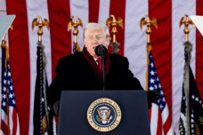 Mỹ tuyên bố sắp thử hạt nhân