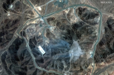 Iran bất ngờ tuyên bố ngừng làm giàu uranium