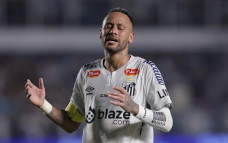 Neymar, vị Vua sắp bị tước ngai vàng