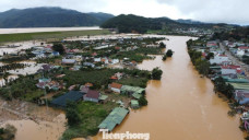 Xót xa cảnh tan hoang sau mưa lũ ở Lâm Đồng, nhiều hộ chỉ còn trơ lại nền nhà