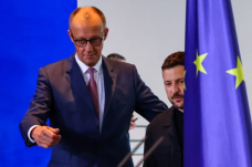 Thủ tướng Đức xác nhận sẽ cung cấp vũ khí tầm xa cho Ukraine