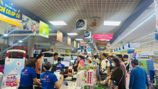 Chợ trống kệ, người dân Gia Lai phải “săn” từng bó rau nhỏ