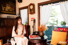 Du khách thích thú trải nghiệm, chụp ảnh mỏi tay trên chuyến tàu Hà Nội - Bắc Ninh