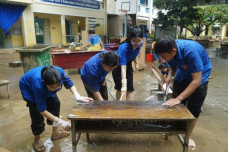 Hàng trăm trường còn ngổn ngang sau lũ, Khánh Hòa chi khẩn cấp 1–2 tỷ đồng cho từng địa phương