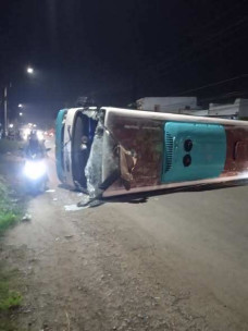 Điều tra vụ lật xe chở công nhân ở Tây Ninh, 10 người nhập viện