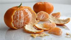 Công dụng bất ngờ của sợi xơ trắng trên cam, quýt