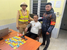 Cảnh sát 141 khống chế đối tượng xăm trổ thủ súng đạn và ma túy