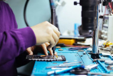 Đối thủ truyền kiếp nhưng lại là “ân nhân” của Apple