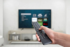 Ba thói quen phổ biến làm hỏng TV mà người dùng không hay biết
