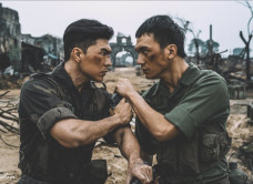 'Mưa đỏ' xô đổ kỷ lục của Trấn Thành, Lý Hải