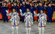 Tình cảnh của phi hành đoàn Trung Quốc nhường tàu giải cứu