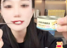 Ăn thức ăn mèo trên livestream, lý do đưa ra khiến cư dân mạng “cạn lời”