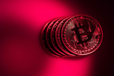 Bitcoin bất ngờ lao dốc sau khi phá đỉnh lịch sử
