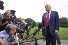 Vì sao ông Trump đòi sa thải quan chức sau dữ liệu việc làm mới?
