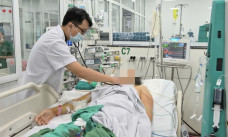 Cô đặc máu, nguy kịch chỉ sau vài ngày sốt cao do sốt xuất huyết