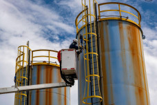 Giá dầu giảm mạnh nhất kể từ tháng 6: Nỗi lo “dư cung sớm” phủ bóng thị trường năng lượng