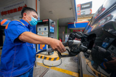 Giá xăng ngày mai có thể giảm