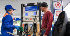 Giá xăng ngày mai dự báo tăng lần thứ ba liên tiếp