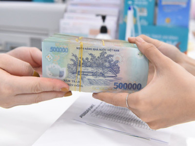 Lãi tiết kiệm tăng mạnh, có 100 triệu gửi ngân hàng nhận được bao nhiêu tiền lãi?