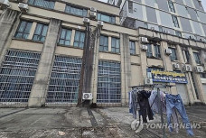Hàn Quốc đưa 64 người hồi hương từ Campuchia về thẳng đồn cảnh sát