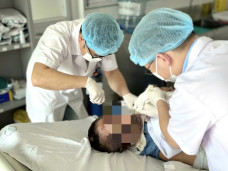 Người đàn ông không trực tiếp chạm vào dây điện vẫn bị bỏng nặng