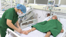 Người đàn ông nguy kịch từ chiếc răng sâu