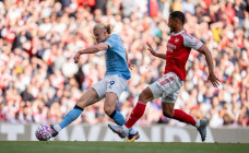 Pep Guardiola "dựng xe bus" như Mourinho, giúp Haaland ngày càng toàn diện